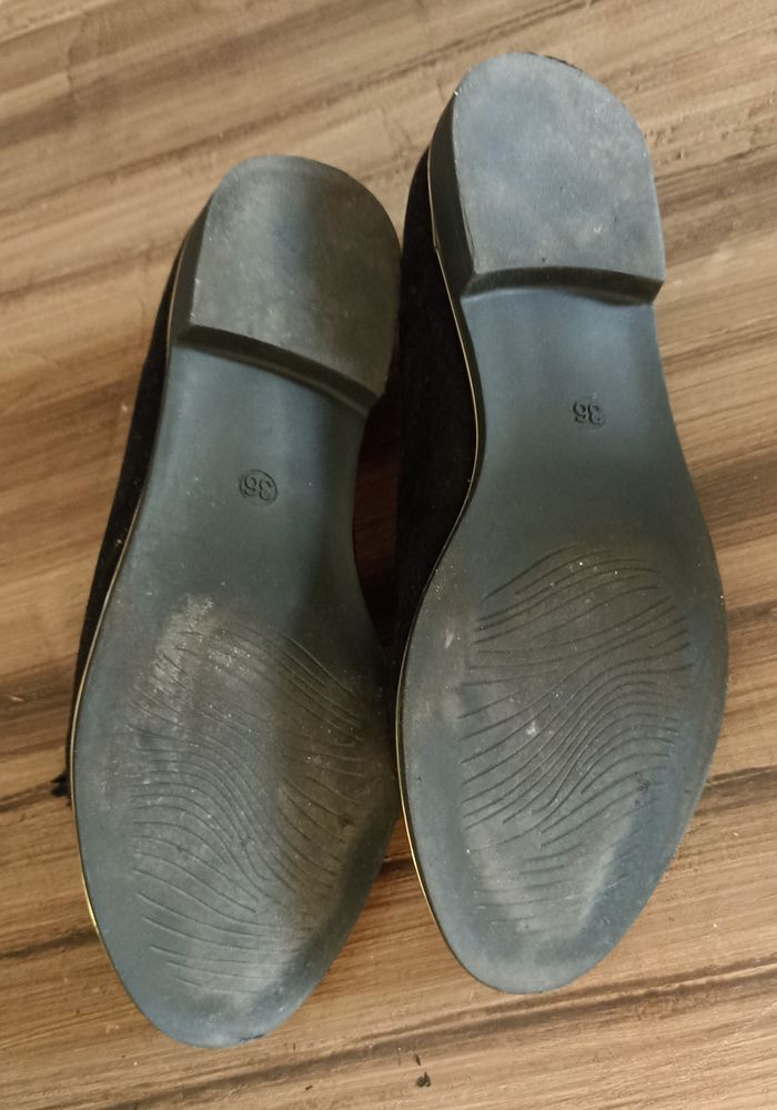 Mocassins Noirs Élégants à Pompon & Détail Doré - photo numéro 6