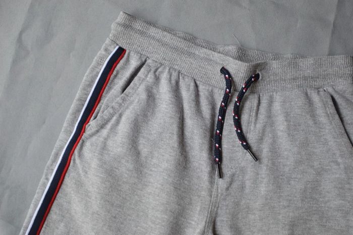 short gris taille 7 ans / 122 cm - photo numéro 2
