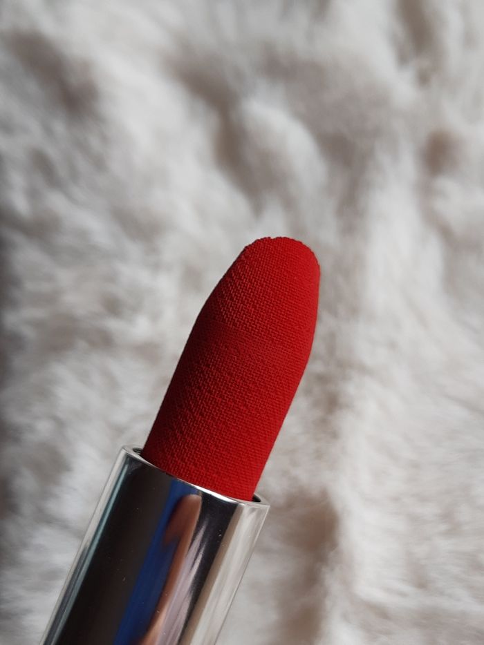 Rouge Dior

Rouge à lèvres couleur couture - finis velvet, satin et nouveau veil - soin floral hydratant - - photo numéro 3