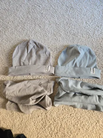 Deux bonnets