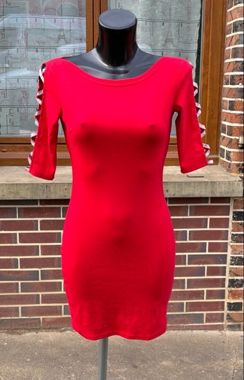 Robe moulante Giorgia rouge manches rubans brillants – Taille S/M