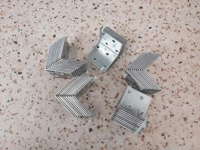 Lot de 50 équerres de fixation assemblage 40mm