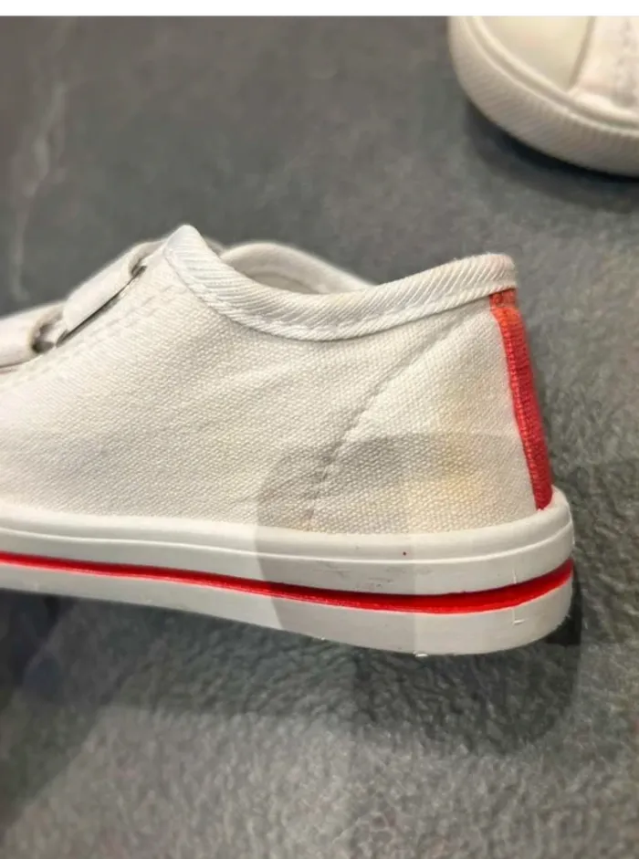 Basket  basse Mickey taille  25 - photo numéro 6