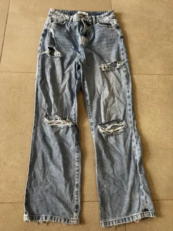 Jean à trou Primark, taille 40, bon état, 40x110cm