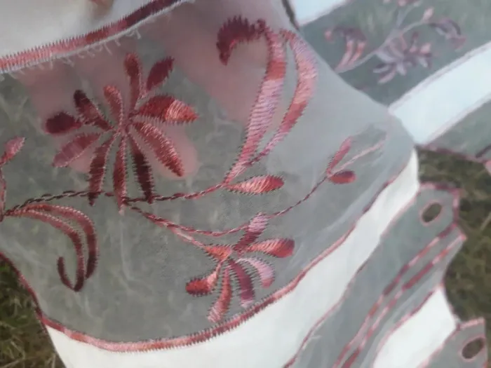 3 rideaux écru et bordeaux - photo numéro 2