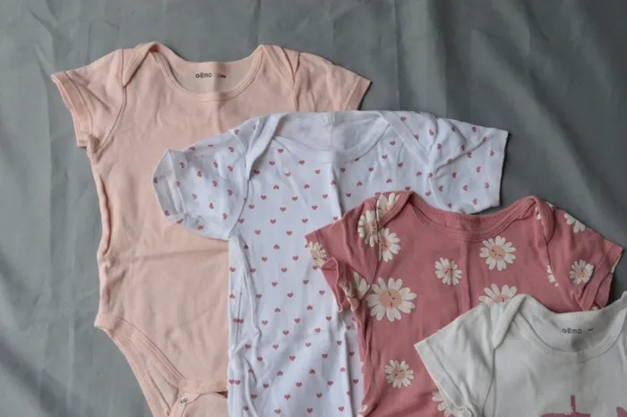 Lot 4 bodies Gémo fille 3 ans / 98 cm coton - photo numéro 2