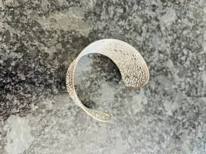 Magnifique bracelet manchette argenté acier inoxydable neuf - photo numéro 2
