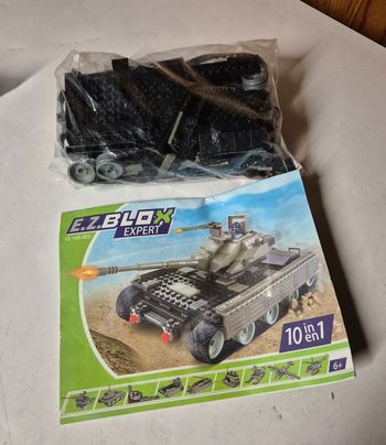 Jeu de construction bloc vehicule militaire E.Z blox 10 en 1