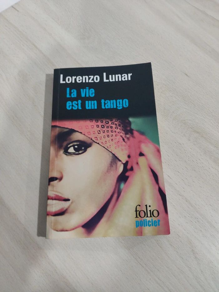Livre poche policier La vie est un tango Lunar