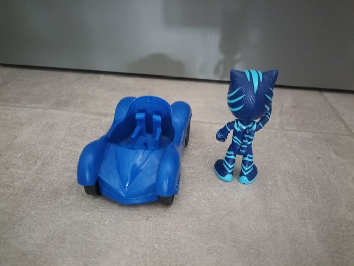 Figurine Yoyo avec son véhicule Pyjamasques - photo numéro 2