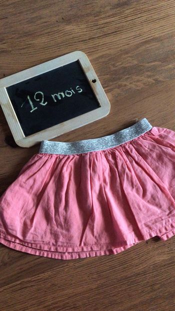 Jupe rose avec ceinture argenté