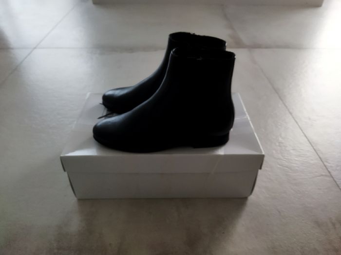 Bottines noires femme de marque française. Pointure 37. En cuir. Neuves - photo numéro 3