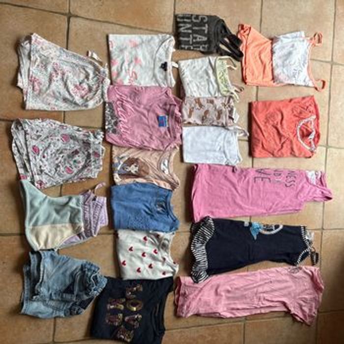 Lot de 23 vêtements en 8 ans