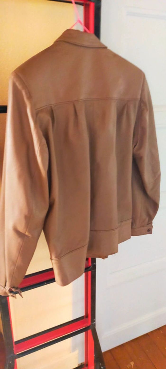 Blouson femme en cuir véritable . Taille 40 - photo numéro 2