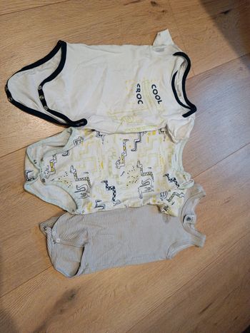 Lit de 3 bodies manches courtes