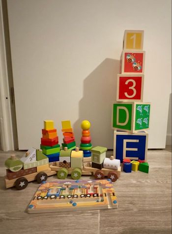 Lot de jouets en bois 