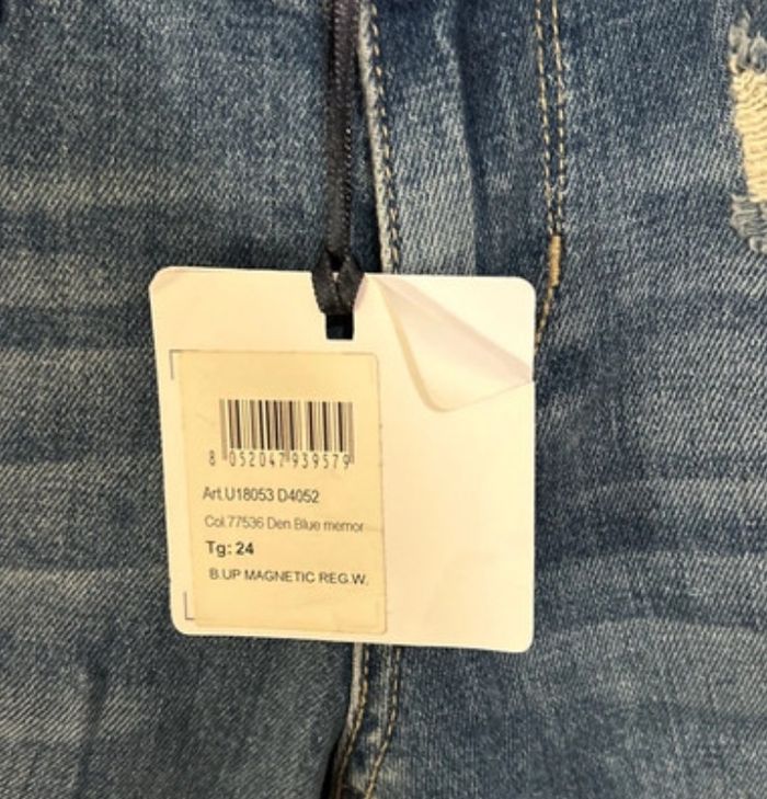 Jean bleu à trou liujo avec strass - photo numéro 2