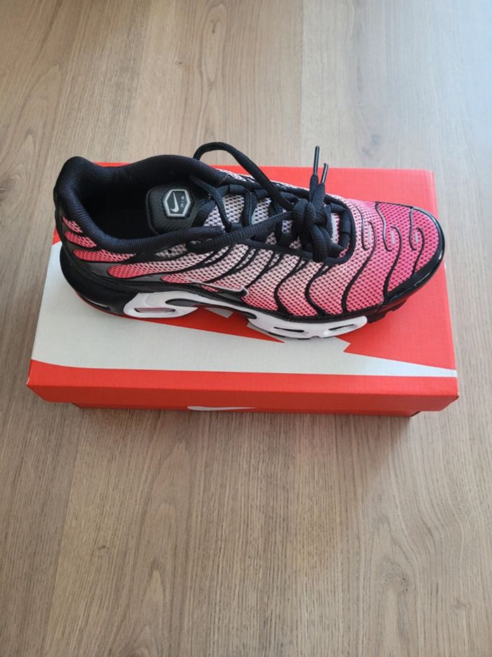 Baskets TN Nike Air Max plus modèle "sunset pulse Black pink foam" - photo numéro 3