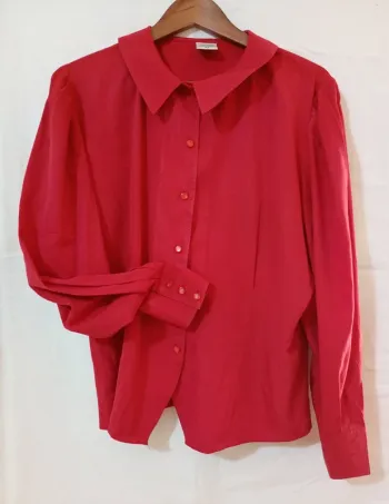 Chemisier rouge taille 48 canda.
