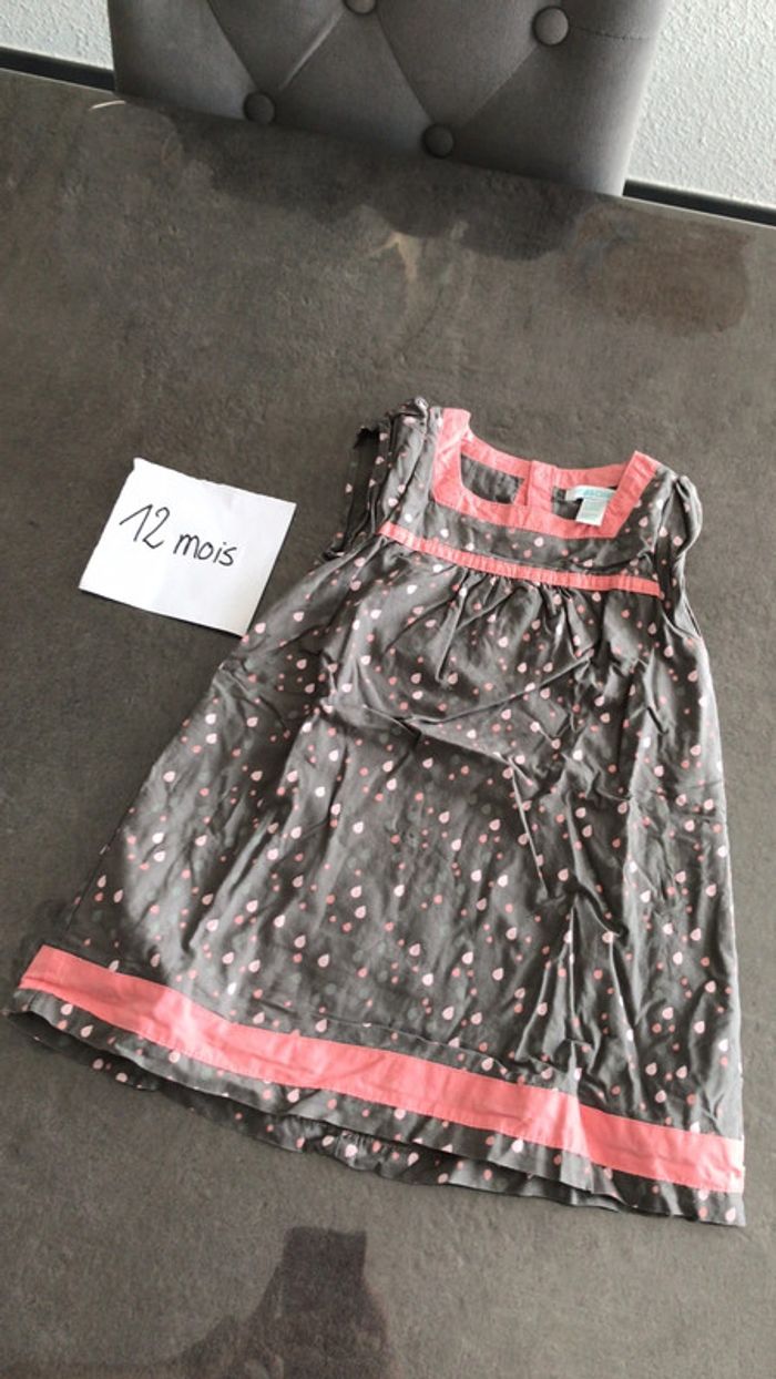 Robe grise rose