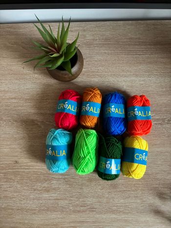 Lot 8 petites pelotes de laine 15 g Crealia vert bleu jaune rouge orange