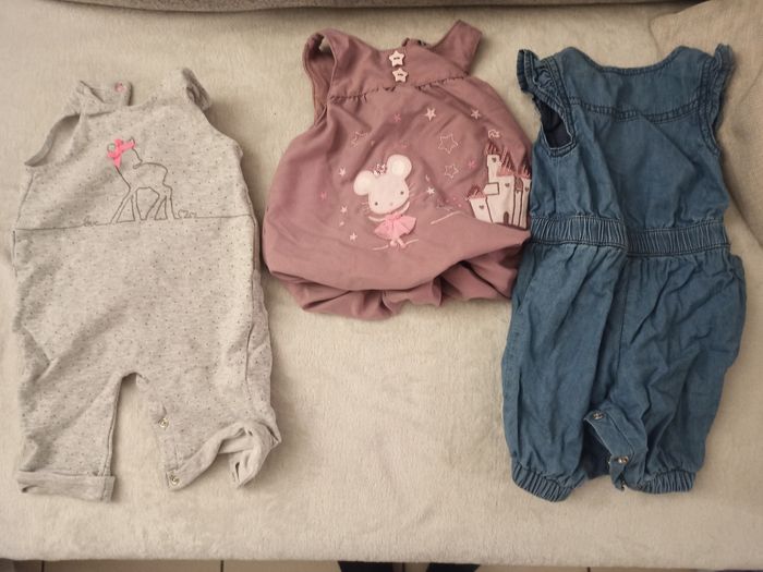 Vêtements fille 1 mois.