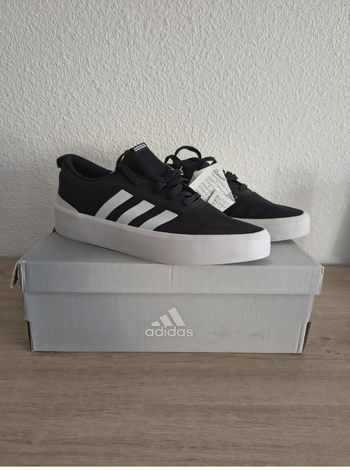 Chaussures baskets sneakers Adidas basse Homme FUTUREVULC noir blanche neuves taille 46