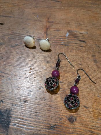 Lot boucles d'oreille pendantes violet et puces tissu liberty beige