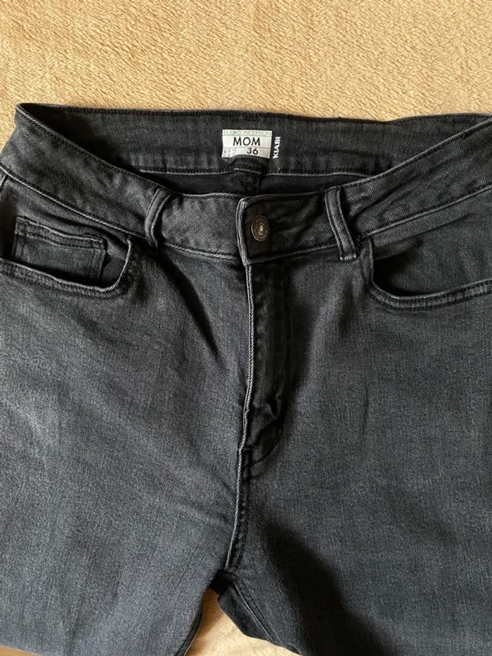 Jean noir mom kiabi taille 36 - photo numéro 2
