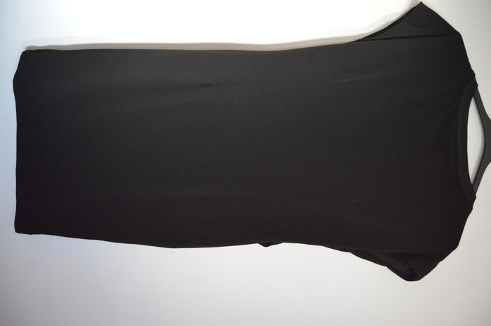 Robe noire Promiss S – drapé élégant & coupe chic - photo numéro 3