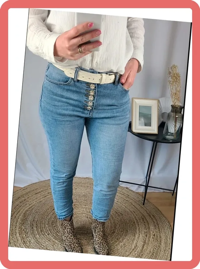 Jean avec boutons pierre 💎 - Taille 42 - Neuf