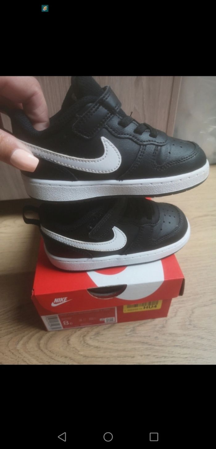 Baskets nike noir et blanche en très bon état - photo numéro 6