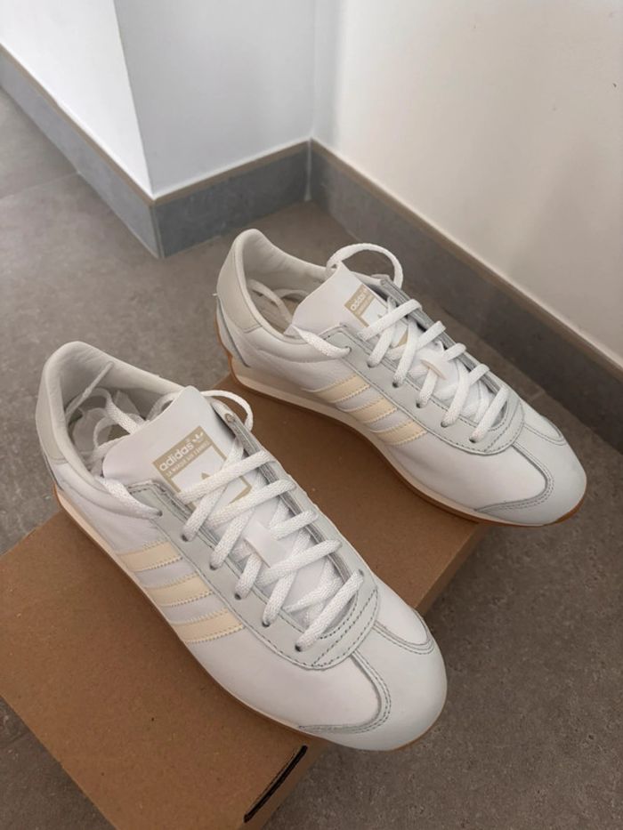 Sneakers Adidas Country OG neuves Taille 38 2/3 - photo numéro 2