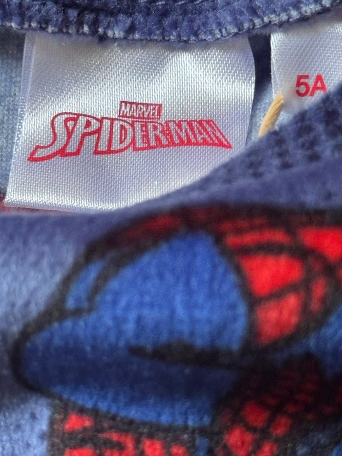Pyjama velours Spiderman 5 ans neuf - photo numéro 2