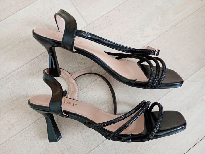 Sandale a talon noires vernies - photo numéro 2