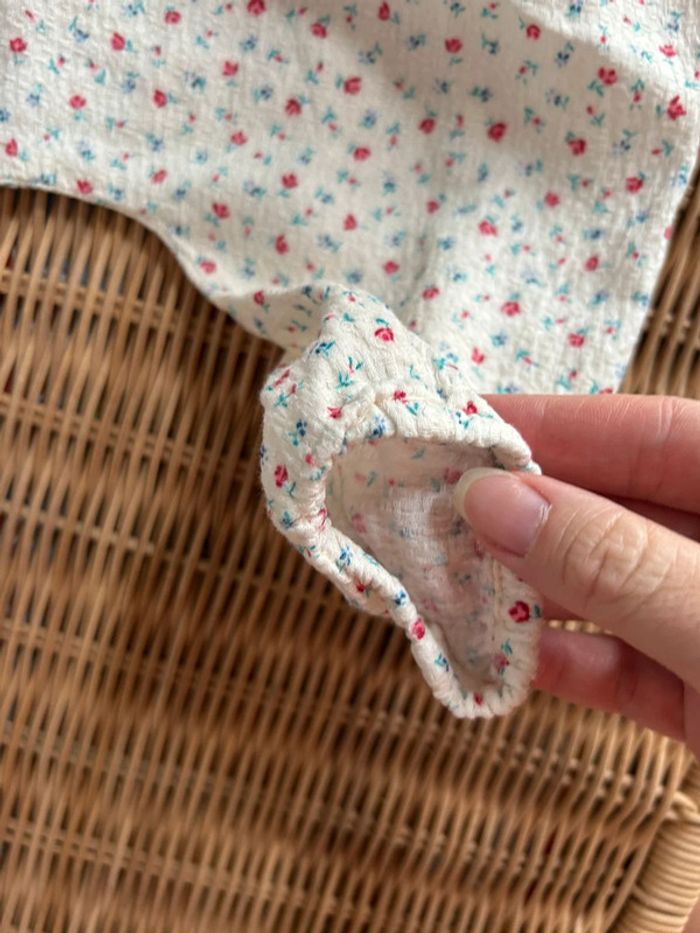 Zara combinaison/salopette légère 3 mois - motif fleuri - photo numéro 3