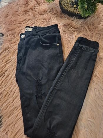 Jeans à trous noir