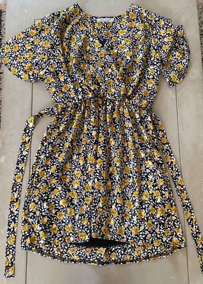 Robe d’été Van Der Rock taille 3 noire à fleurs jaunes et dorées - photo numéro 13
