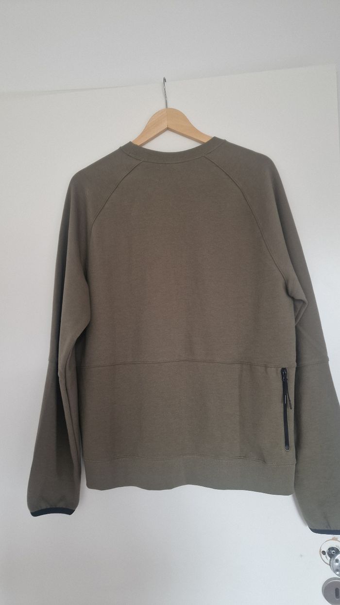 Nike Sportswear Tech Essentials Sweatshirt – Taille M – Neuf avec étiquette - photo numéro 4