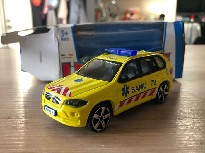 Miniature burago BMW X5 Samu 78