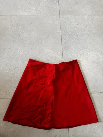 Jupe bordeaux asos, taille 38, très bon état 36x40cm