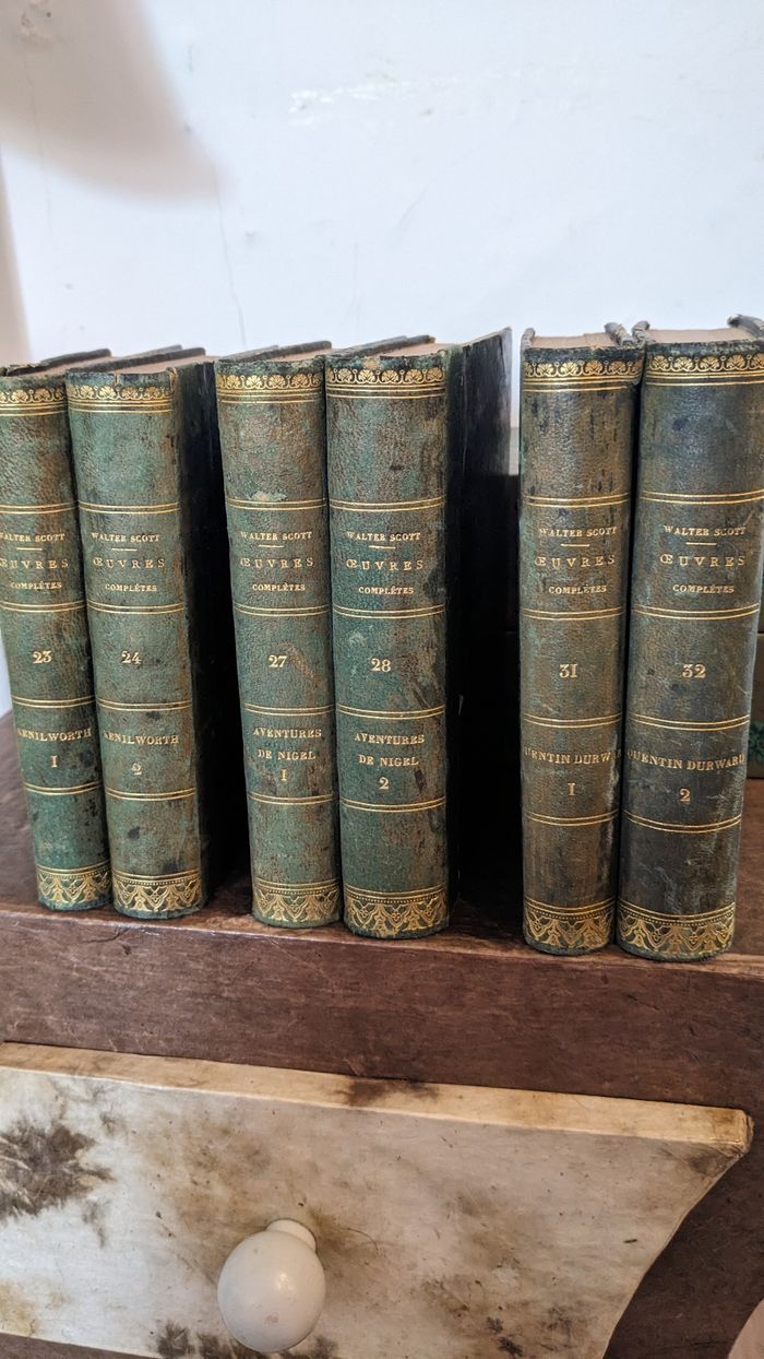 Lot de livres anciens " oeuvres complètes de Walter Scott"