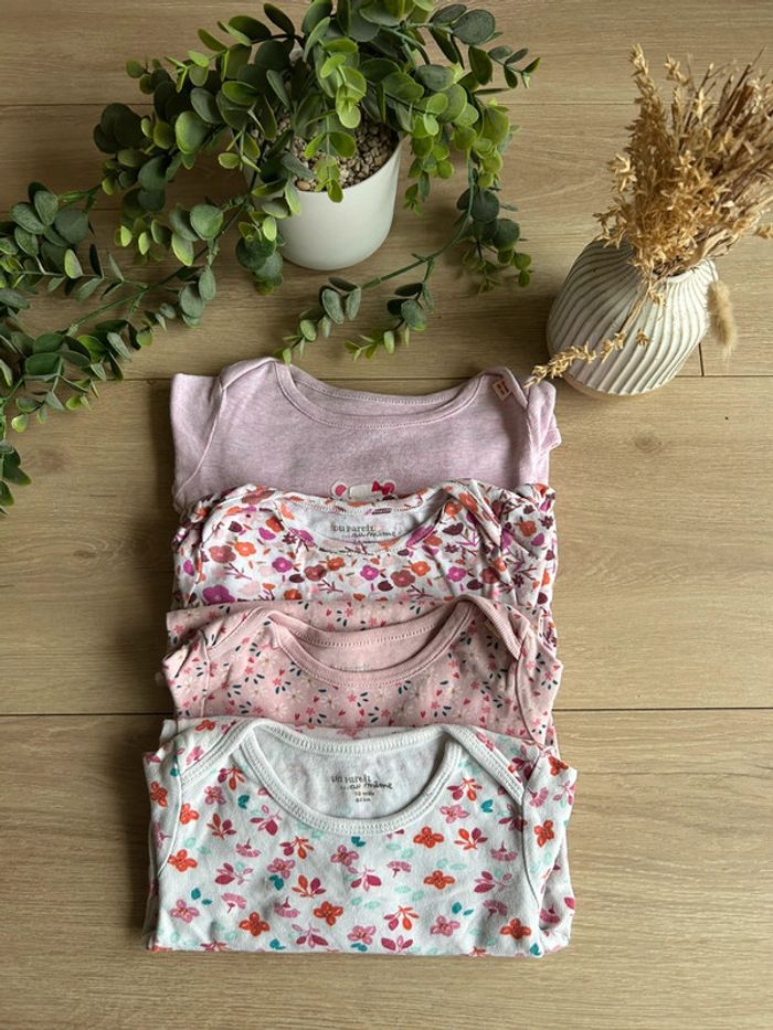 Lot de 4 bodies 18 mois ML