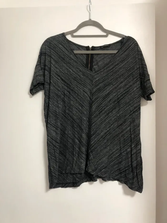 Superbe beau t-shirt long Zara col V taille M