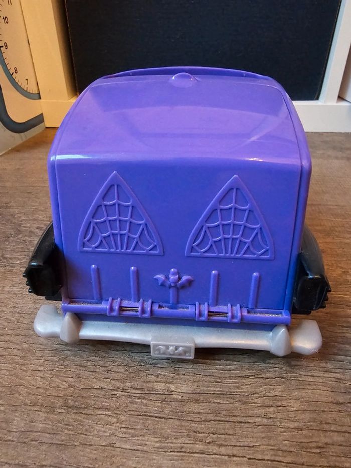 Voiture vampirina - photo numéro 4