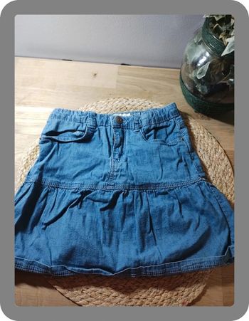 Jupe 6 ans en très bon état in extenso