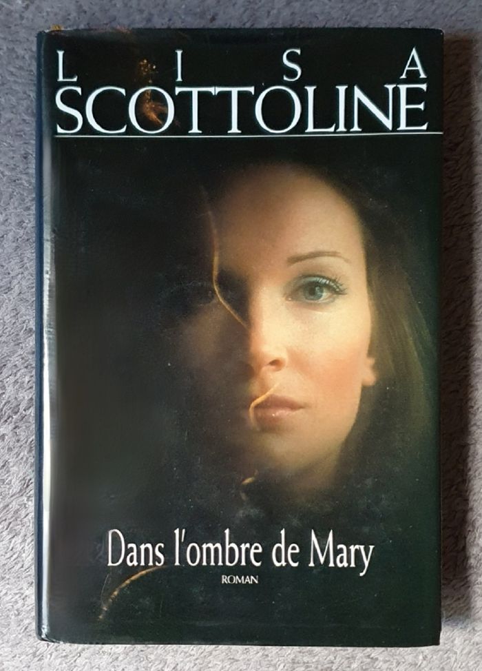 Roman Polar à suspense "Dans l'ombre de Mary" / Lisa Scottoline aux Éd. France Loisirs