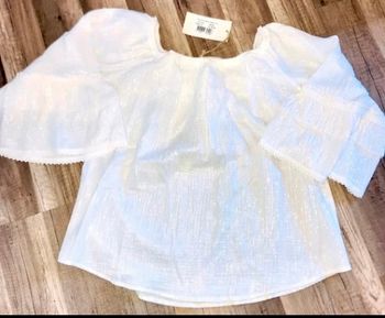 Haut court couleur blanc et fil argenté neuf avec étiquette taille s marque transfer