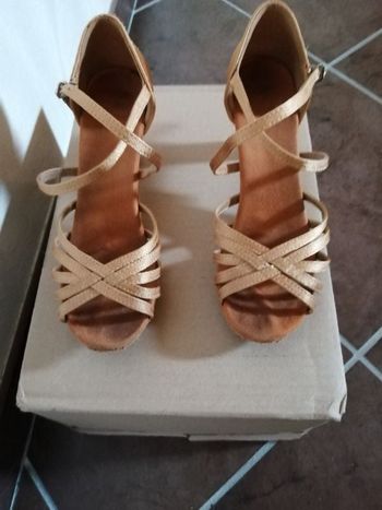 Chaussure de danses latines