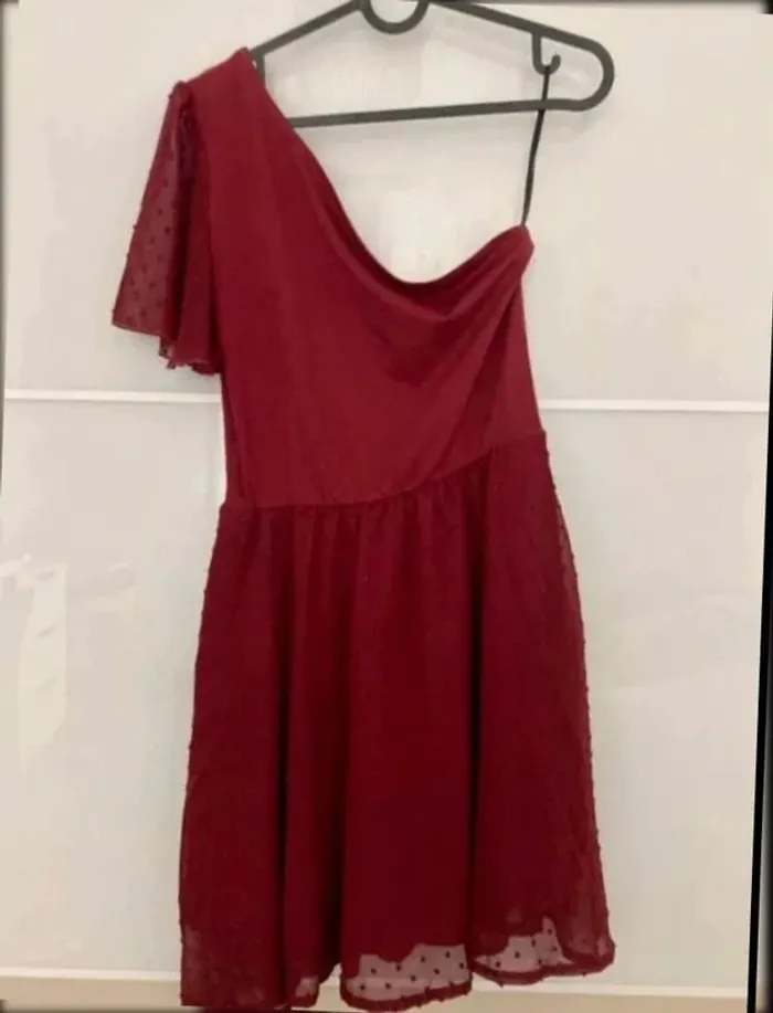 Robe rouge bordeau
